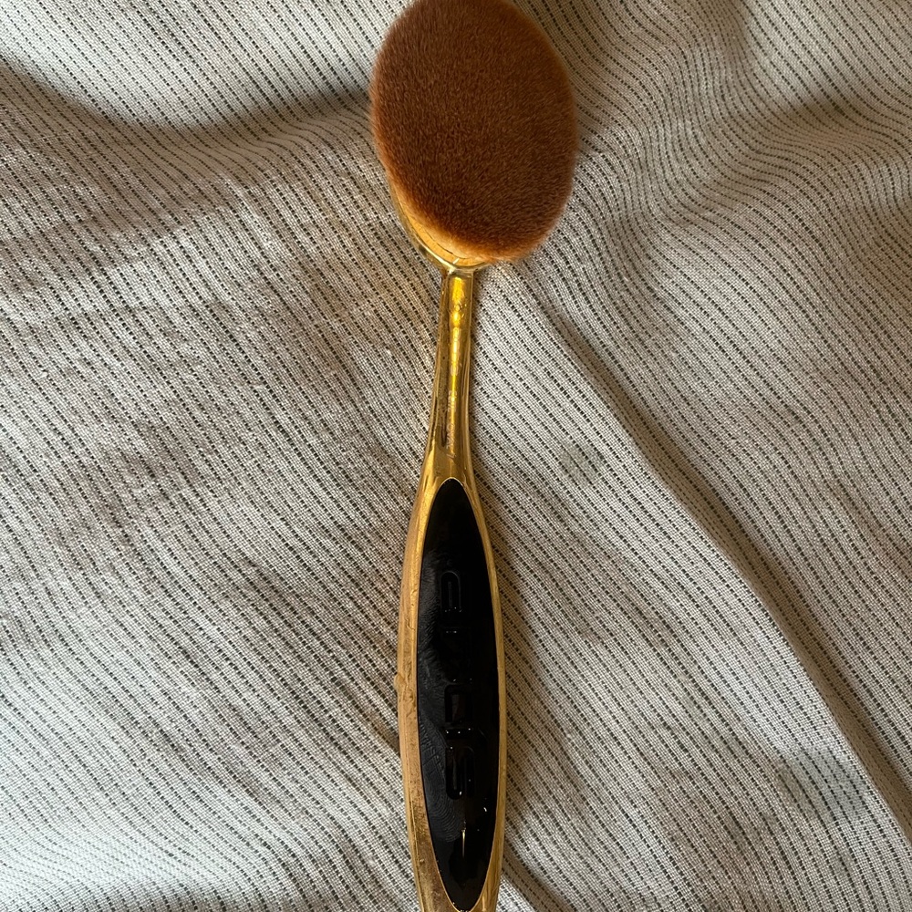 Artis Luxurious Gold Oval Brush NWT